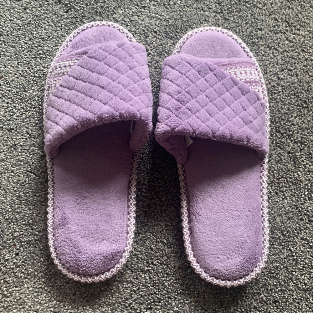 Womens Muk Luks open toed slippers